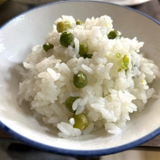 炊飯器にお任せ〜　グリンピースの豆ごはん